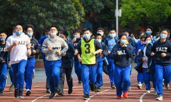 國內(nèi)多地叫停體育課戴口罩